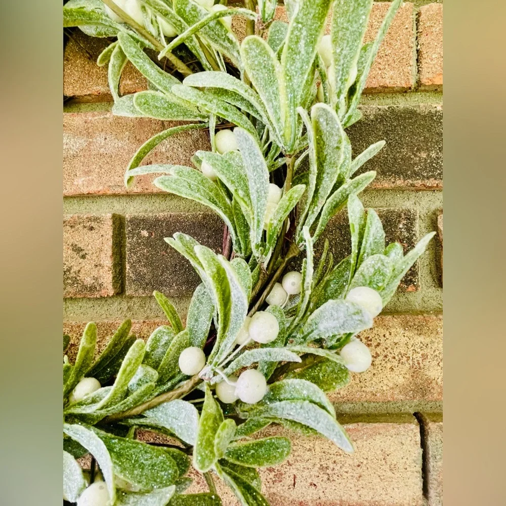 *Glittered Mistletoe Wreath